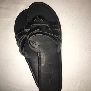 American Eagle black sandals
